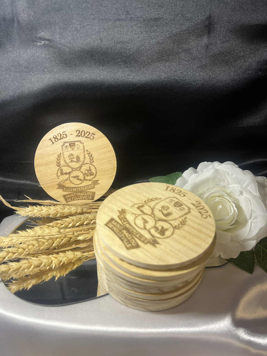 Dessous de verre en bois personnalisés – L’alliance du naturel et du souvenir